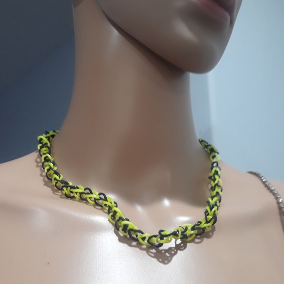 A bundle - Picture 3 of 4